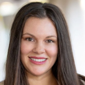 Headshot of Jennifer, a compassionate therapist at Therapists in Sarasota.