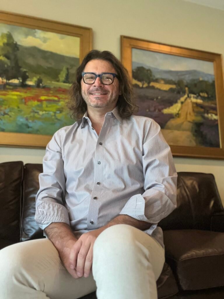Headshot of Peter, a compassionate therapist at Therapists in Sarasota.